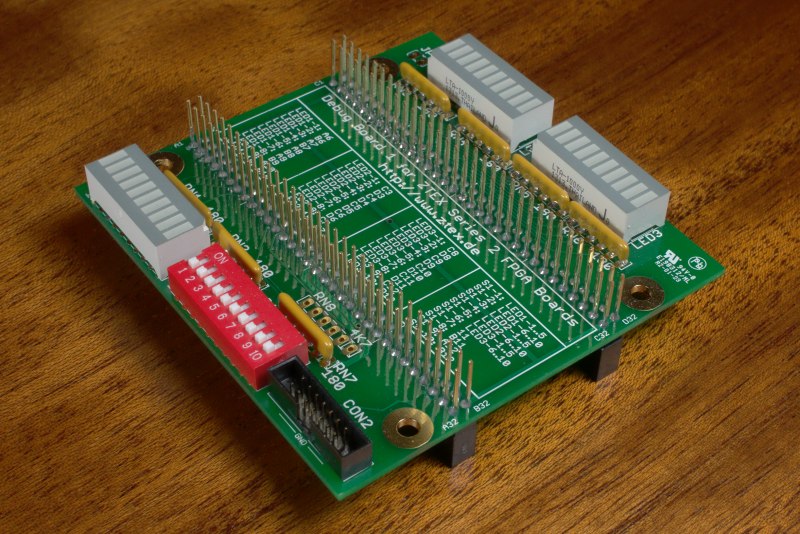 Debug-Board for ZTEX FPGA-Boards der Serie 2: Variante mit stapelbaren Buchsenleisten.