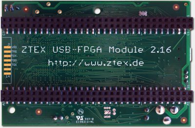 Externer I/O-Verbinder auf der Unterseite des ZTEX FPGA-Boards mit Artix 7 XC7A200T