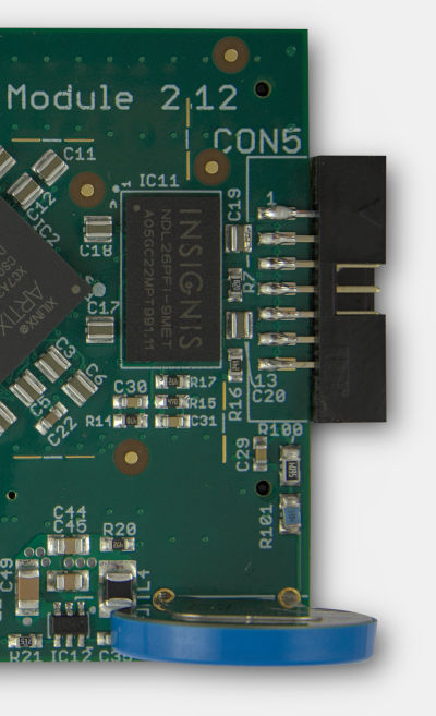 ZTEX USB-FPGA Module 2.12: JTAG und Batterie für Bitstream-Verschlüsselung installiert