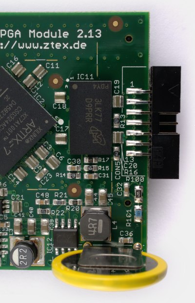 ZTEX USB-FPGA Module 2.13: JTAG und Batterie für Bitstream-Verschlüsselung installiert